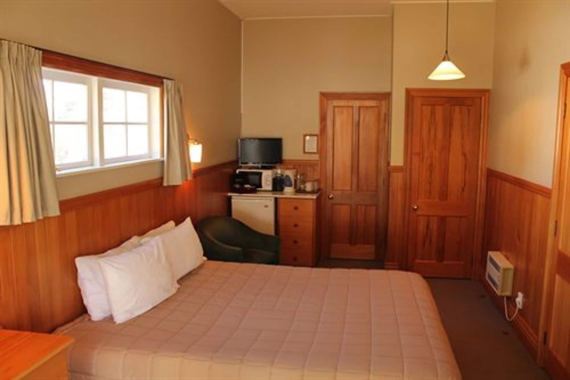 Huka Falls Resort Taupo Kültér fotó A room at the hotel