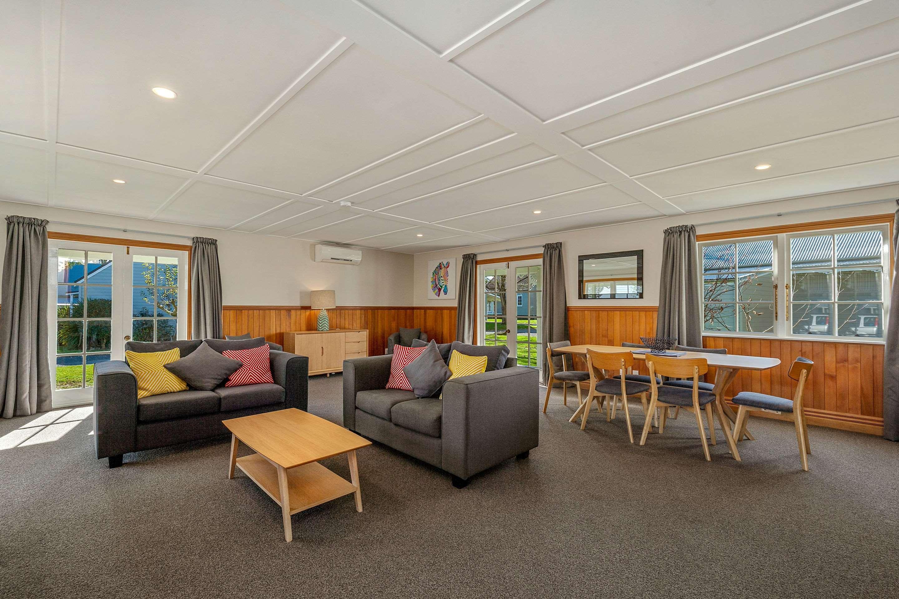 Huka Falls Resort Taupo Kültér fotó The common room at the University of Waikato's Melville Hall