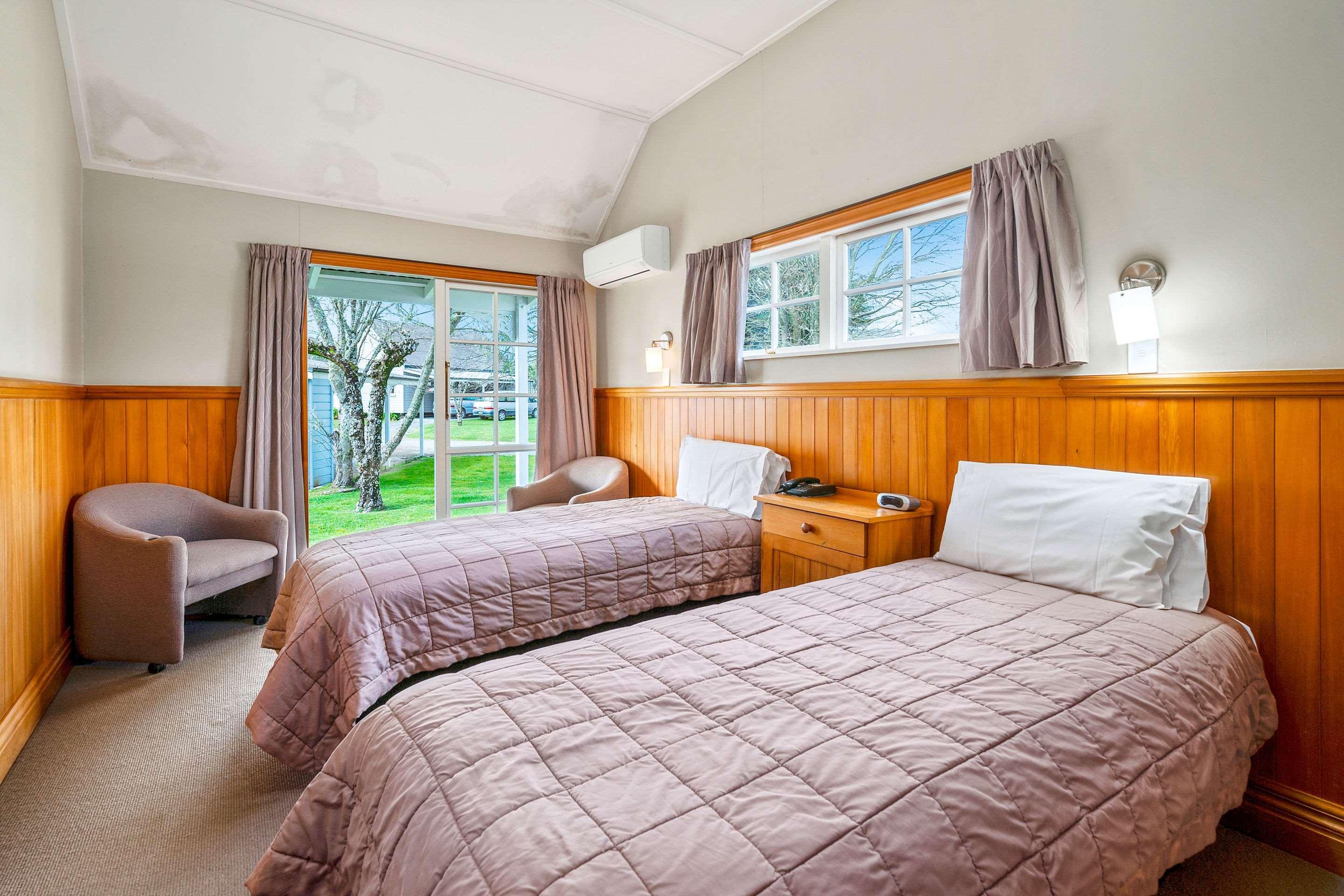 Huka Falls Resort Taupo Kültér fotó A typical motel room