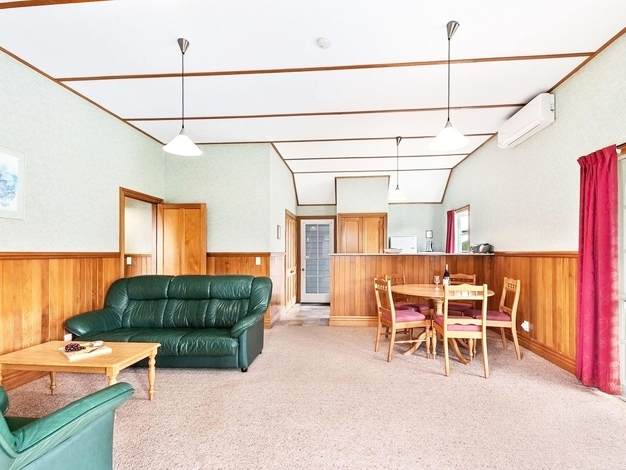 Huka Falls Resort Taupo Kültér fotó The interior of the station building