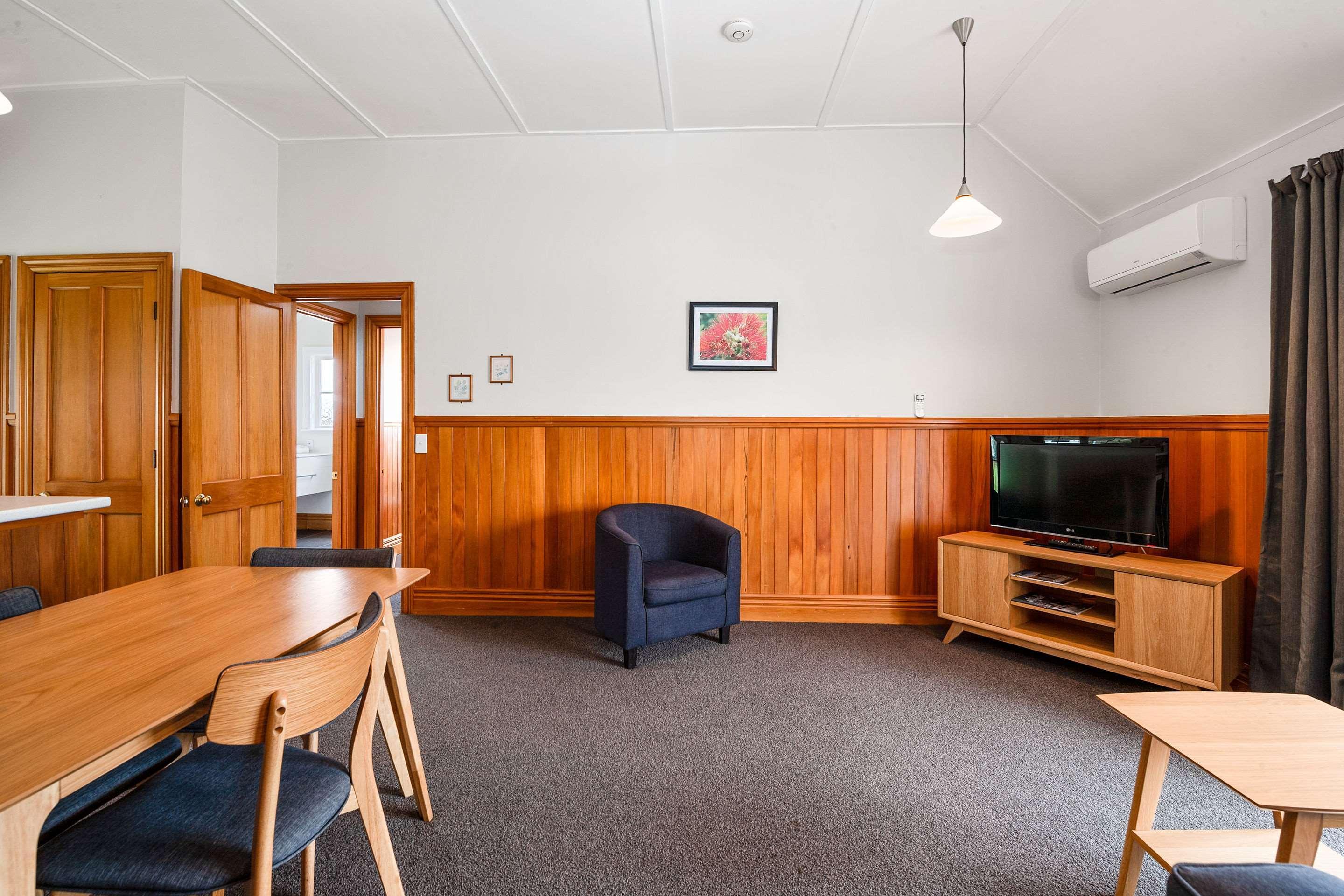 Huka Falls Resort Taupo Kültér fotó A common room at the University of Otago