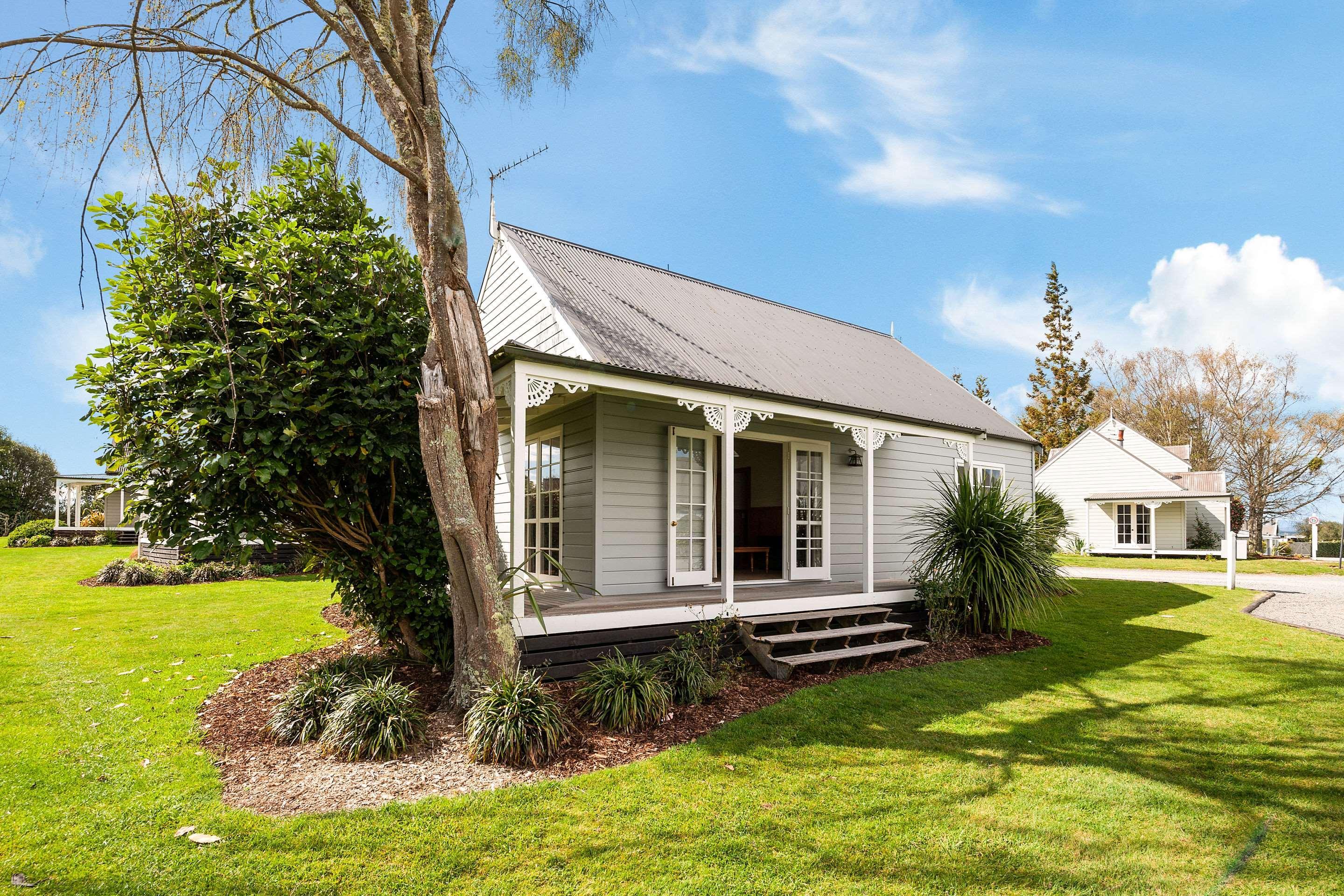 Huka Falls Resort Taupo Kültér fotó The first house in Ashburton, built in 1858