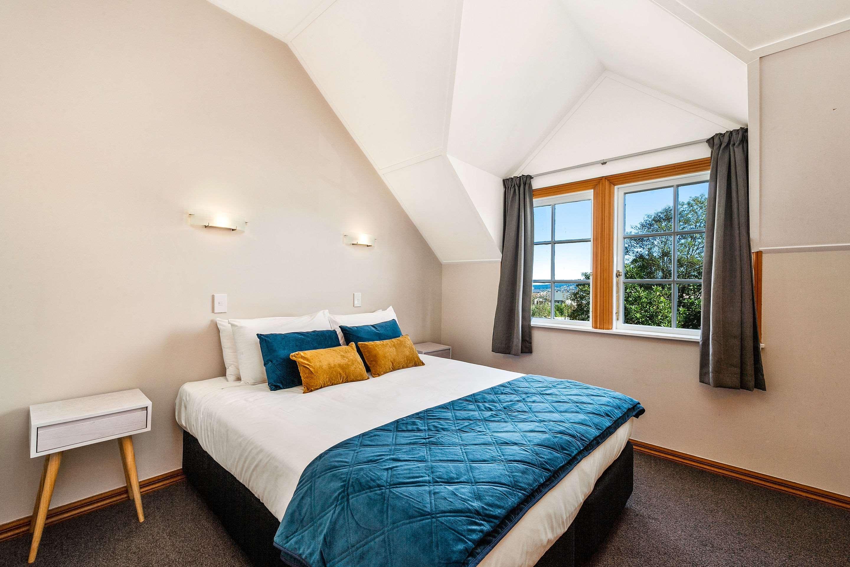 Huka Falls Resort Taupo Kültér fotó A bedroom at the hotel