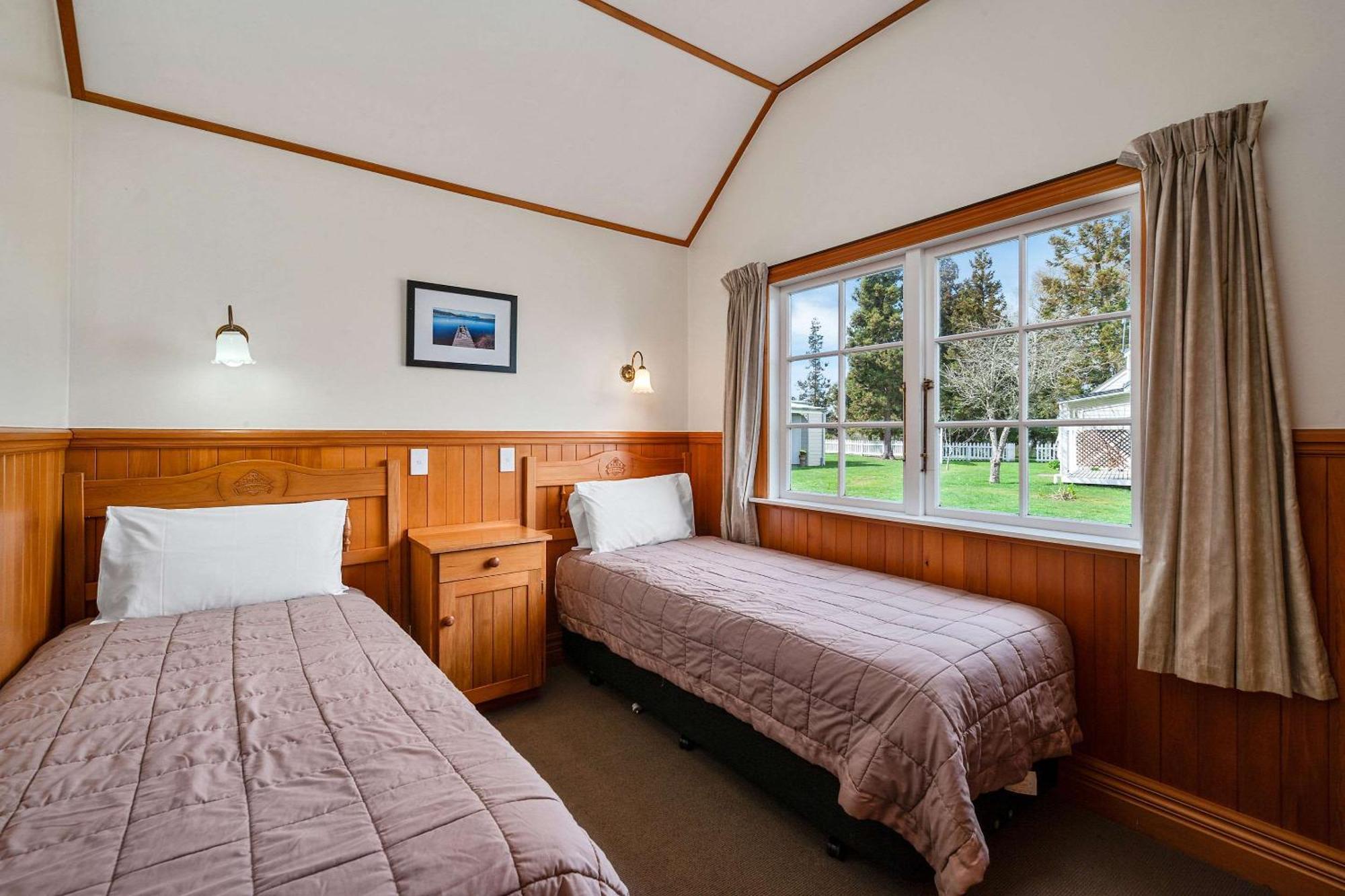 Huka Falls Resort Taupo Kültér fotó A typical motel room