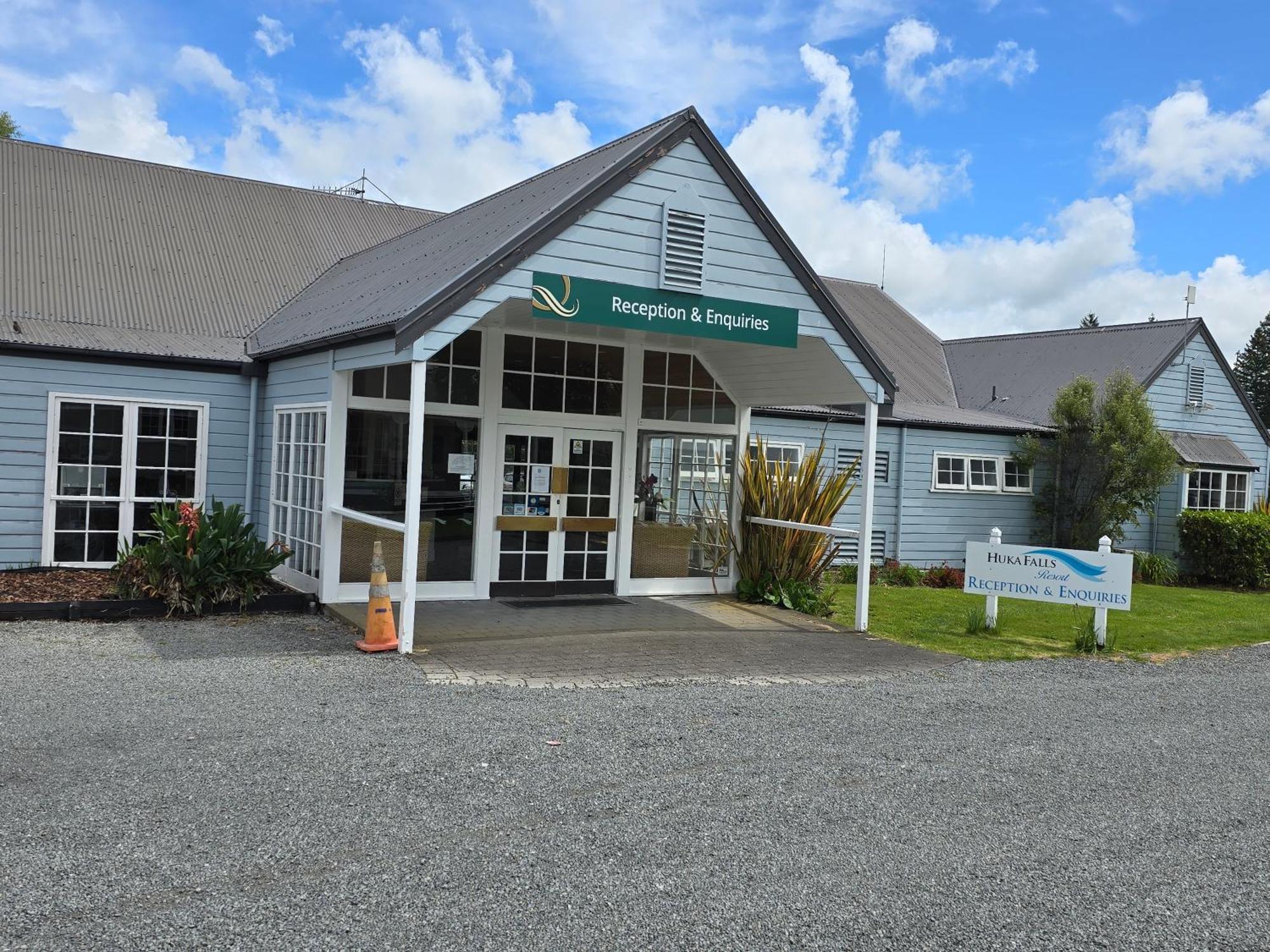 Huka Falls Resort Taupo Kültér fotó Reception and Enquiries