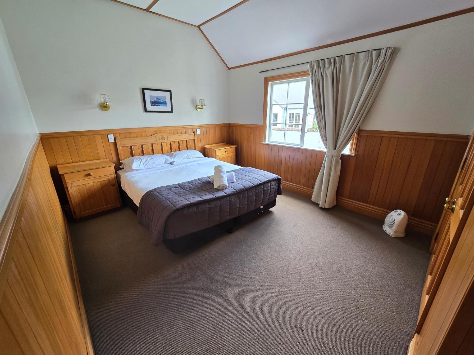 Huka Falls Resort Taupo Kültér fotó A room at the hotel